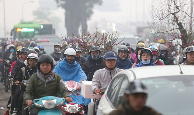 Đường phố Hà Nội ùn tắc kinh hoàng bất kể giờ giấc